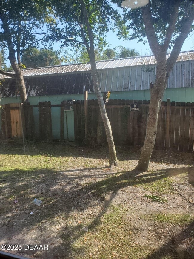 Building Photo - 814 N Halifax Ave