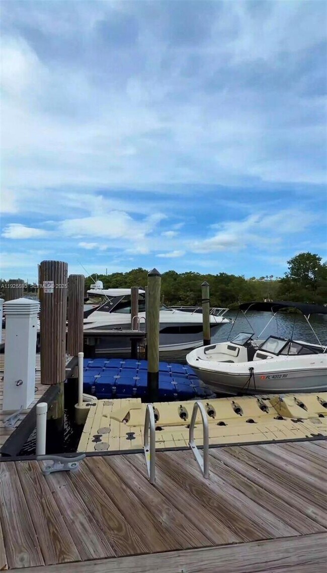 Building Photo - 16385 Biscayne Blvd