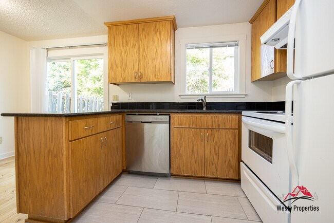 Building Photo - 5147 NE Killingsworth St