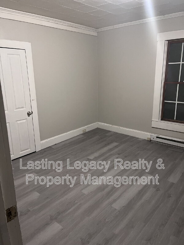 Building Photo - 438 Crews St