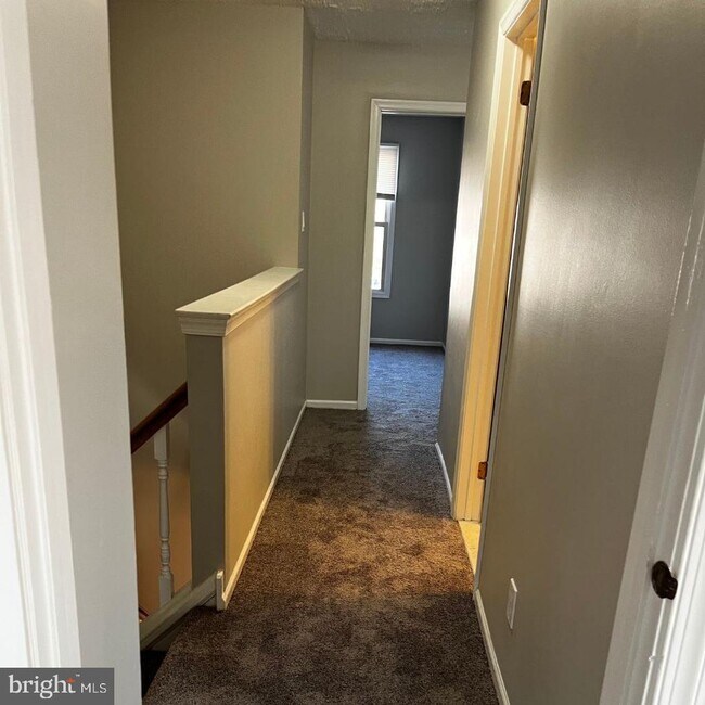 Building Photo - 201 Williamsburg Ct