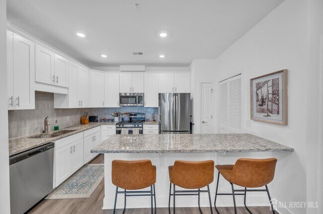 Building Photo - 915 Vanderbergh Blvd