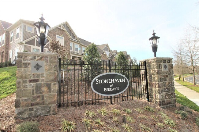 Building Photo - 3 Bedroom Townhome in Steele Creek!