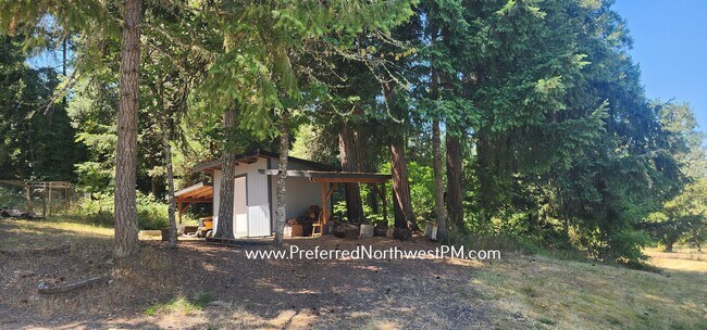 Building Photo - Great 3 Bedroom House with Acreage in Lowell