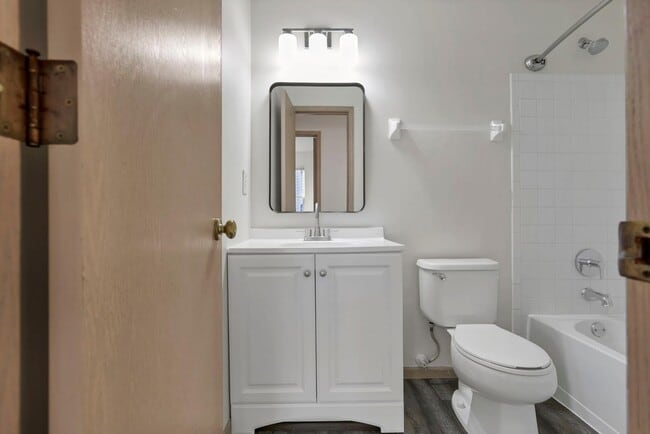 Building Photo - 950 Robmeyer Dr