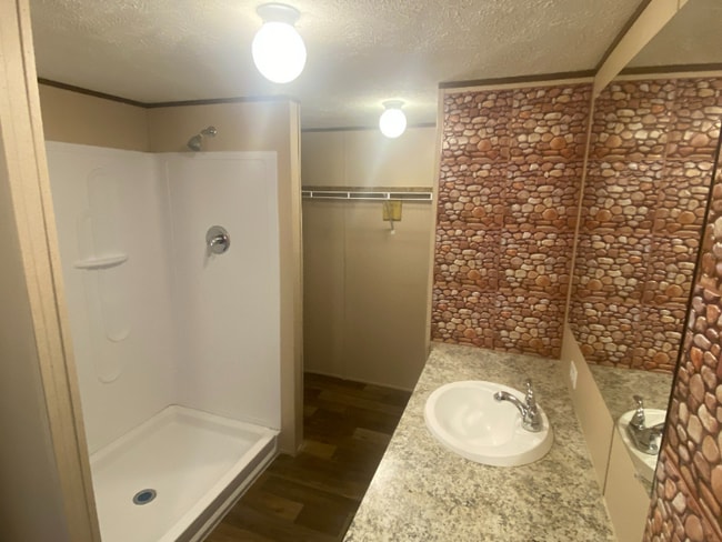 Building Photo - 604 Alexander Rd