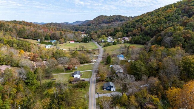 Building Photo - 614 E Brushy Valley Dr