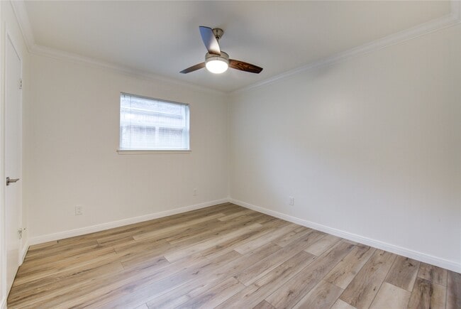 Building Photo - 10322 Lynbrook Hollow St