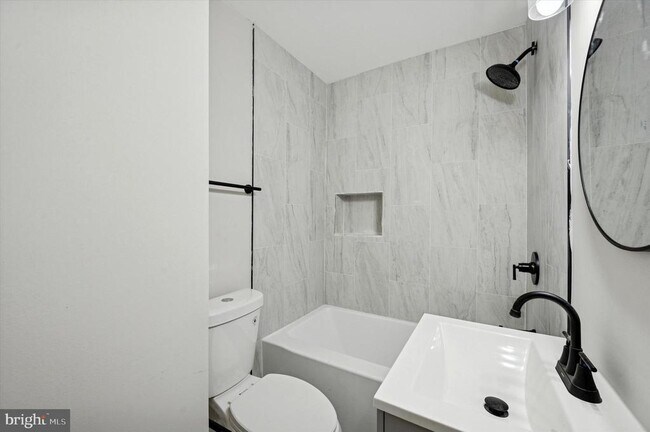 Building Photo - 2165 Conlyn St