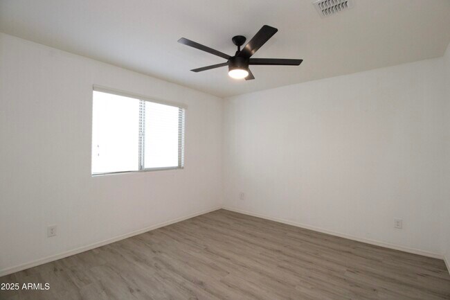 Building Photo - 1819 W Bonanza Dr