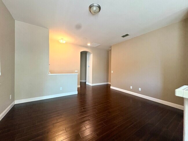 Building Photo - Beautiful 3 Bedroom, 2 Bathroom Home Walking Distance To The Fountains / Galleria!