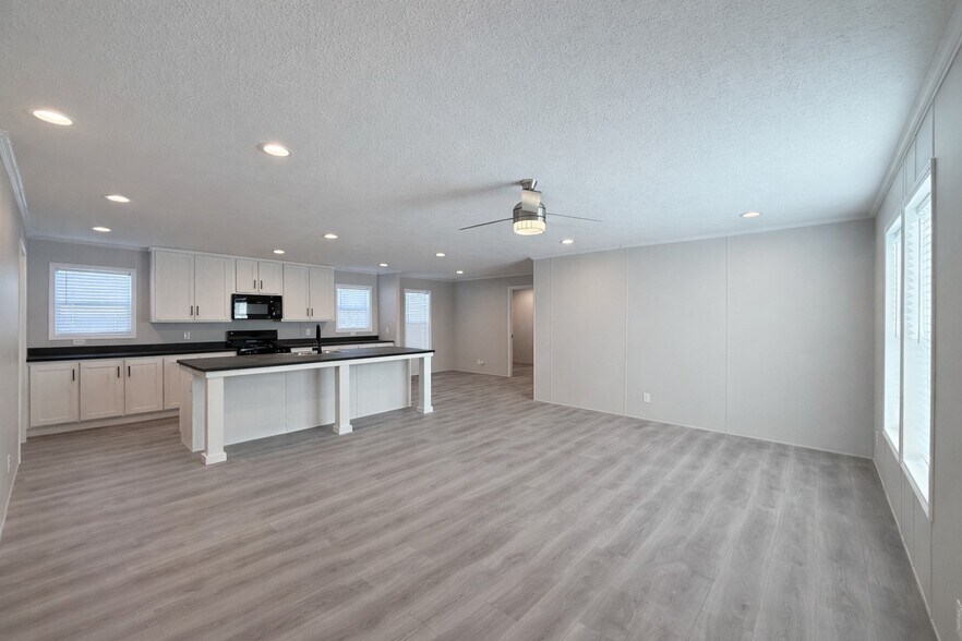 Building Photo - 29638 Danbury Ct