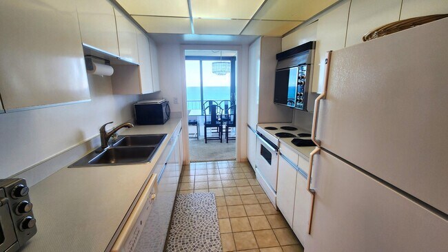 Building Photo - 5510 N Ocean Dr