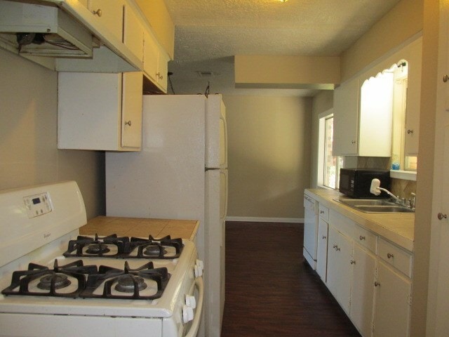 Building Photo - 2105 Bush Dr