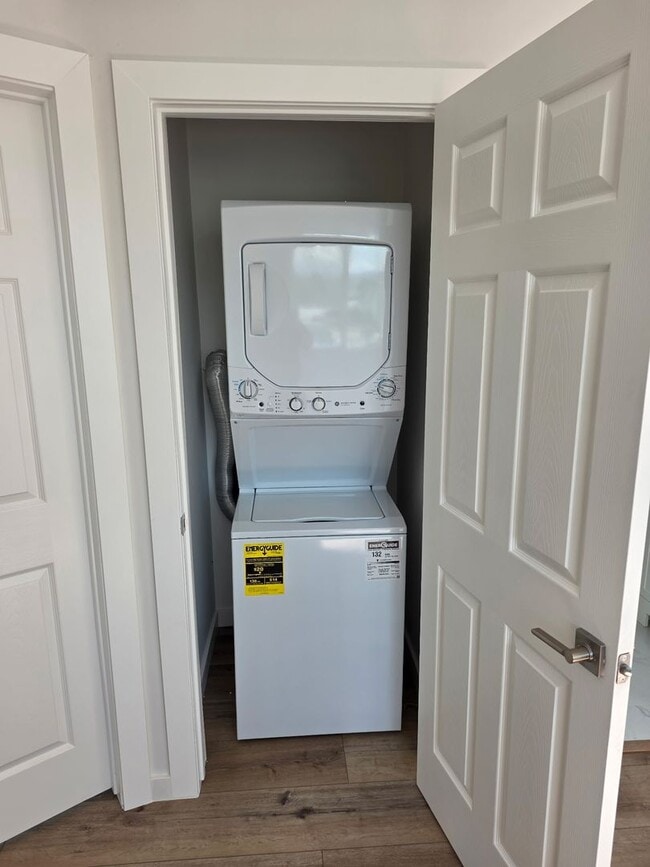 Building Photo - Leasing Only -1020 Dennis Ave