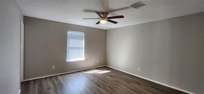 Building Photo - 18223 Thicket Grove Rd