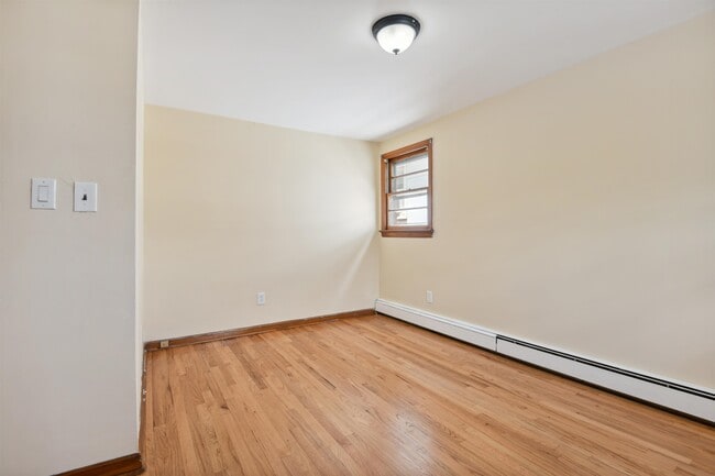 Building Photo - 350 Cator Ave