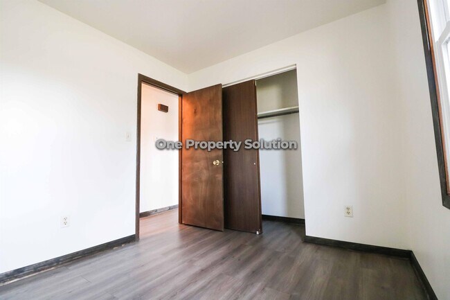 Building Photo - 1637 E 33rd Ave