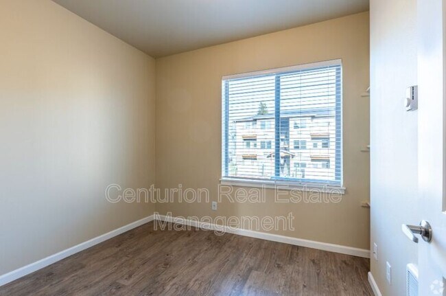 Building Photo - 3210 Silverton Rd NE