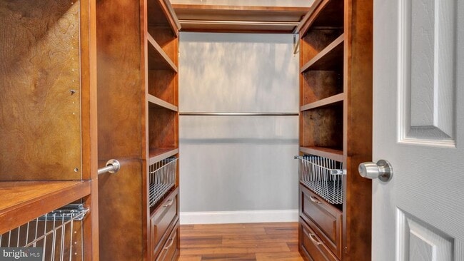 Building Photo - 1833 Drew St