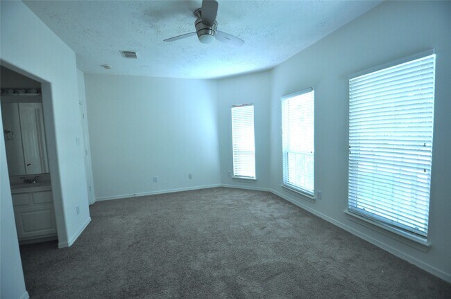 Building Photo - 1914 Sand Hollow Ln