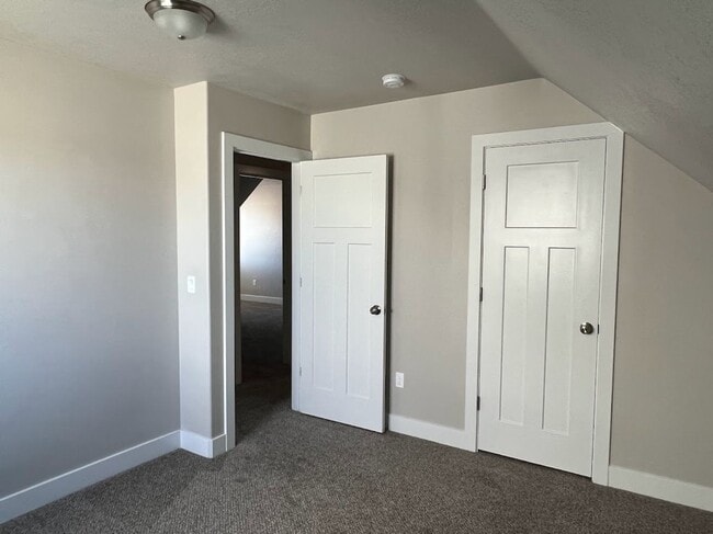 Building Photo - 1511 W Pyrite Ln