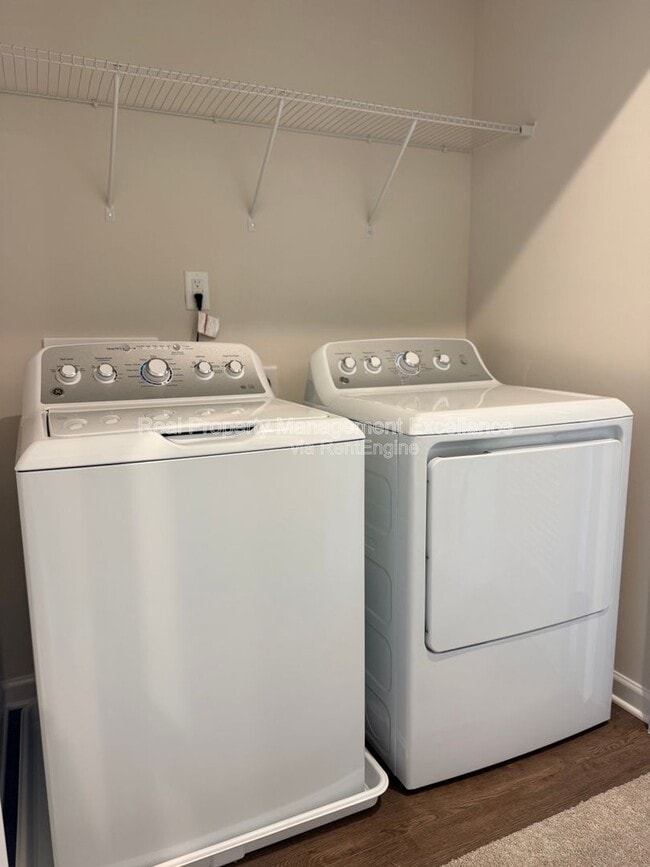 Building Photo - 372 Grand Silo Rd