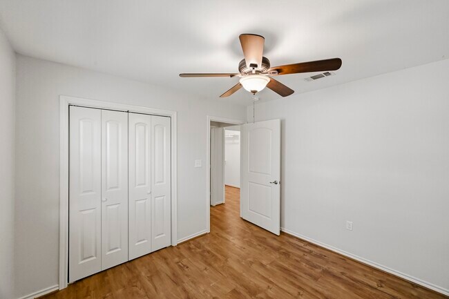 Building Photo - 16250 Indian Mill Dr