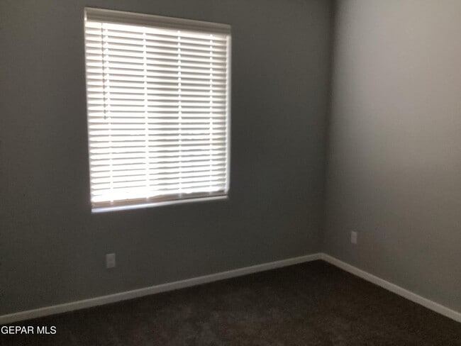 Building Photo - 116 Sarah Trl