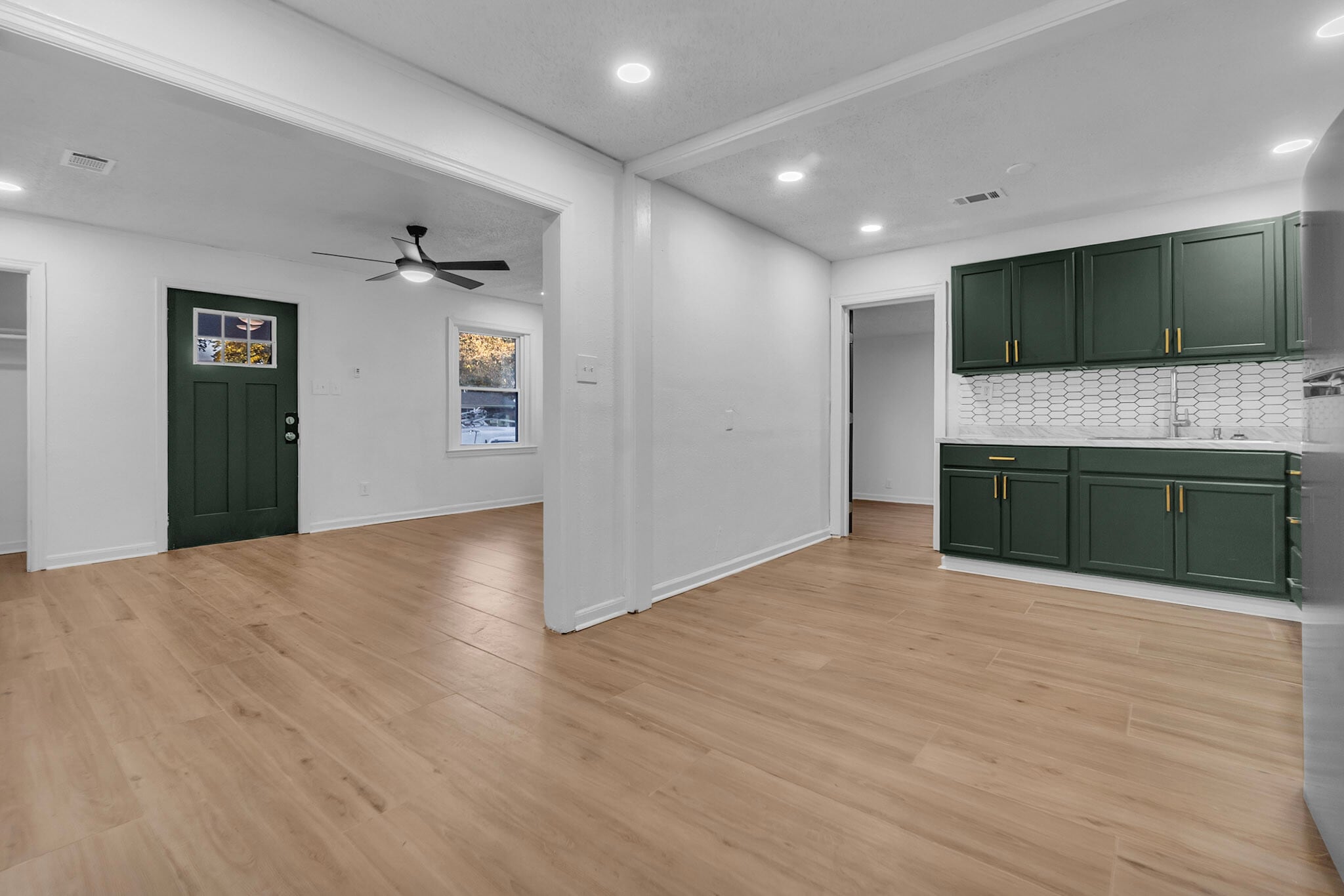 Building Photo - 3253 Kimball Ave