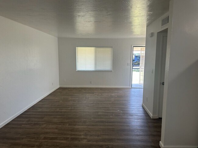 Building Photo - 17502 Rd 64