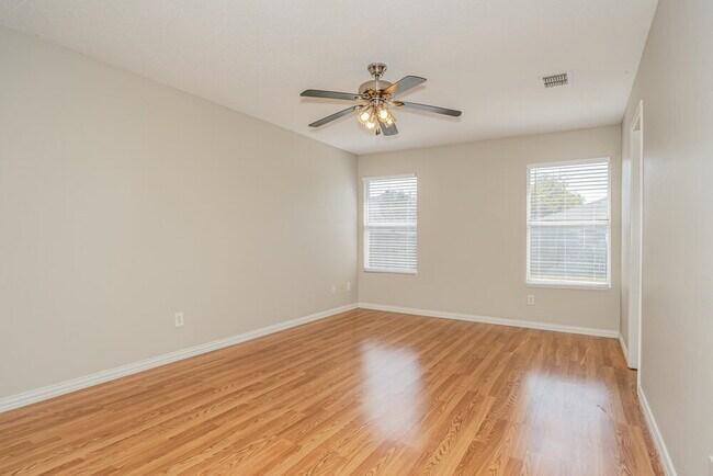 Building Photo - 537 Bailey St