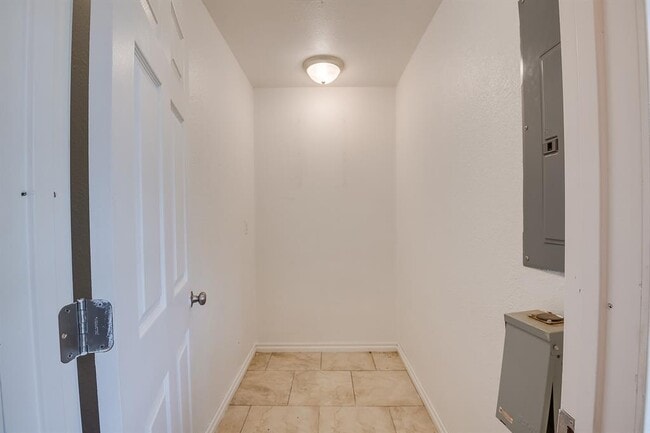 Building Photo - 331743 E 1020 Rd