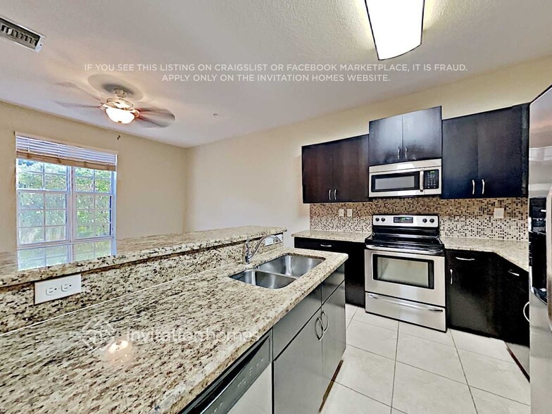 Building Photo - 206 SW 7th Ct