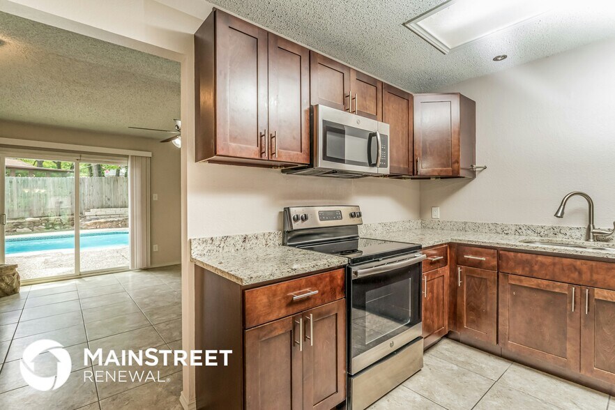Building Photo - 332 Glenhaven Dr