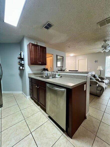 Building Photo - 976 Leeward Pl