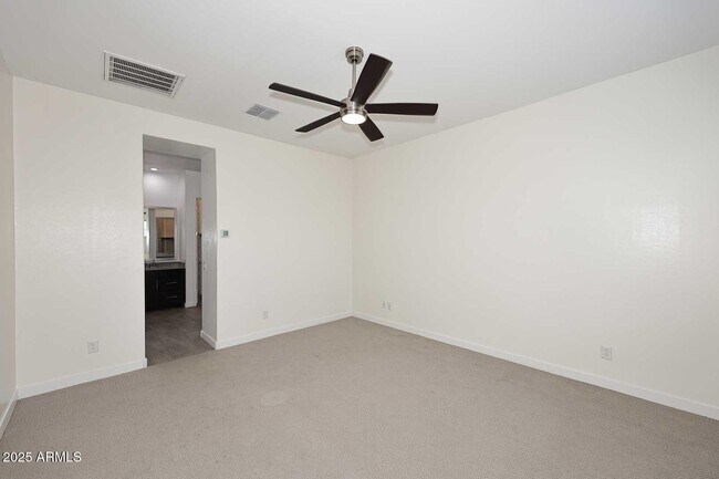 Building Photo - 2516 E King Bird Dr