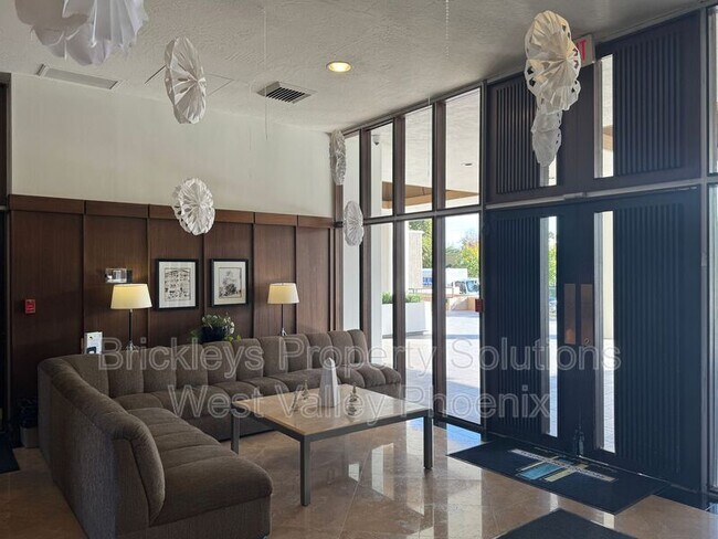 Building Photo - 2323 N Central Ave