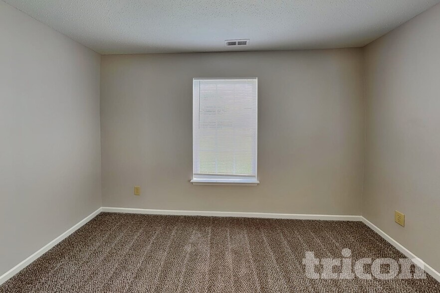 Building Photo - 746 Streamside Dr