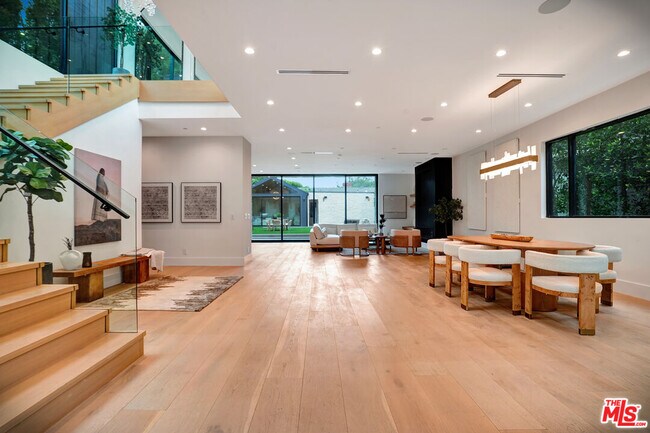 Building Photo - 15602 Morrison St