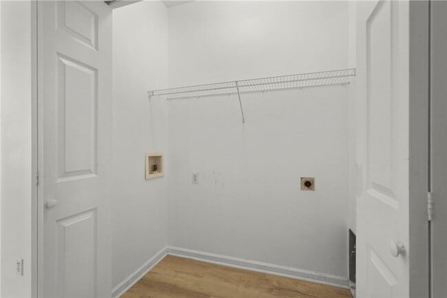 Building Photo - Spacious 3-Bedroom Townhouse in Prime Savannah Location!