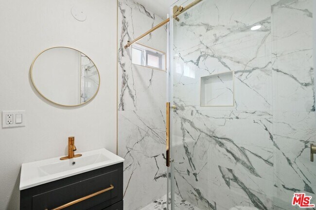 Building Photo - 21009 Saticoy St