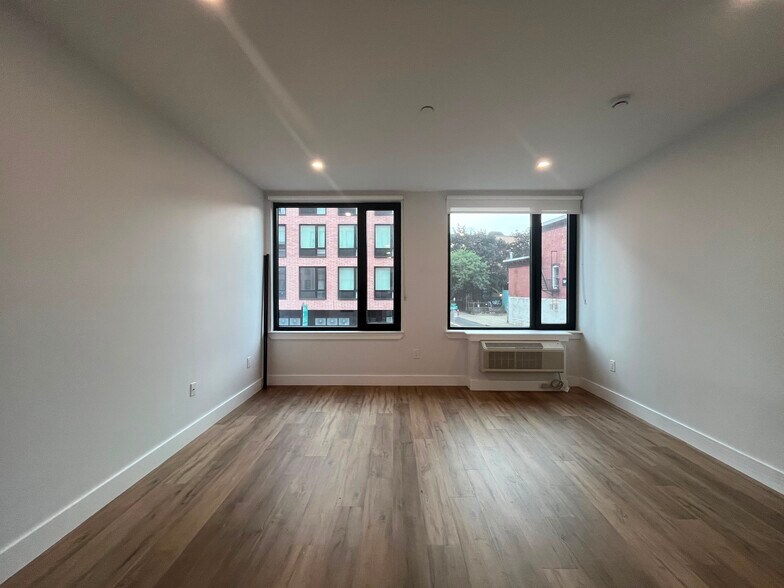 Building Photo - 506 Communipaw Ave