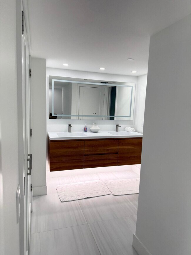 Building Photo - 4748 S Ocean Blvd