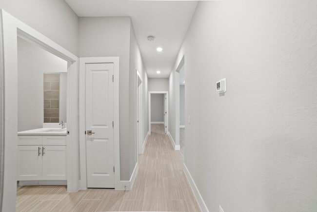 Building Photo - Deposit-Free! Modern, energy efficient hom...