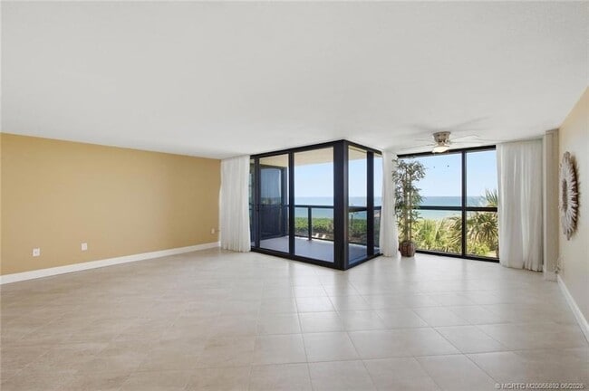 Building Photo - 10410 S Ocean Dr