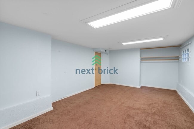 Building Photo - A beautiful 3 bed and 1 bathroom house for rent