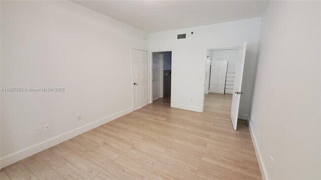 Building Photo - 3205 NE 184th St