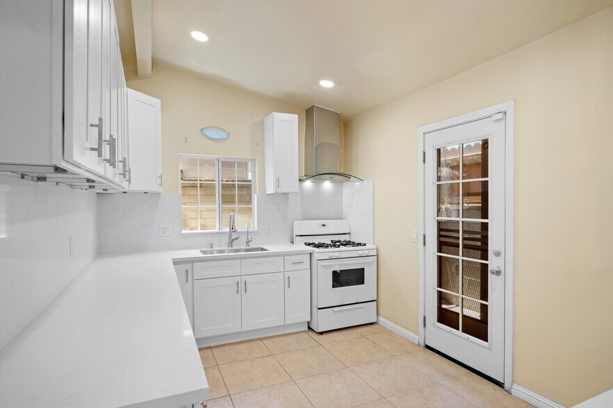 Building Photo - 10617 Wilsey Ave