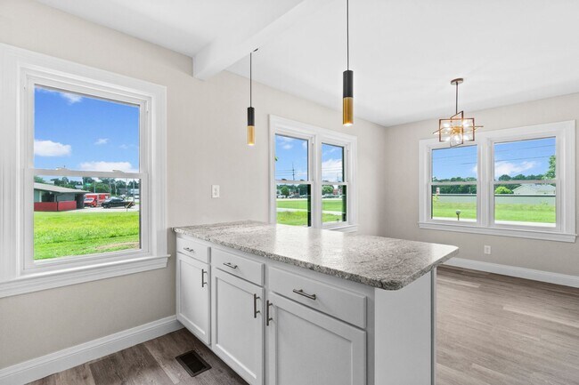Building Photo - For Sale or Rent – Fully Renovated Stone R...